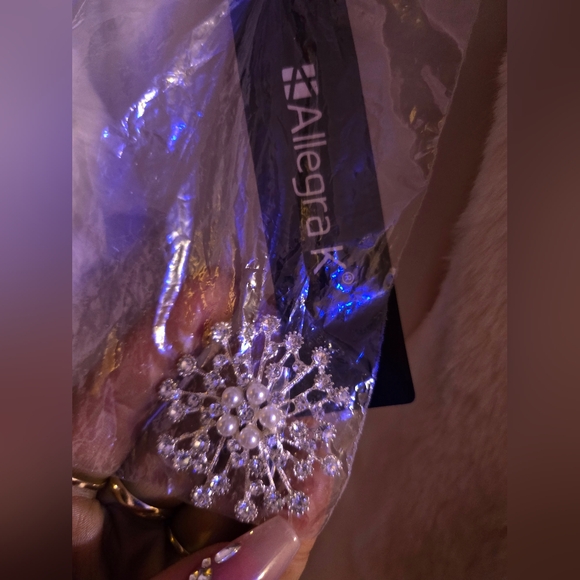 NWT cream faux fur jacket - Picture 5 of 6